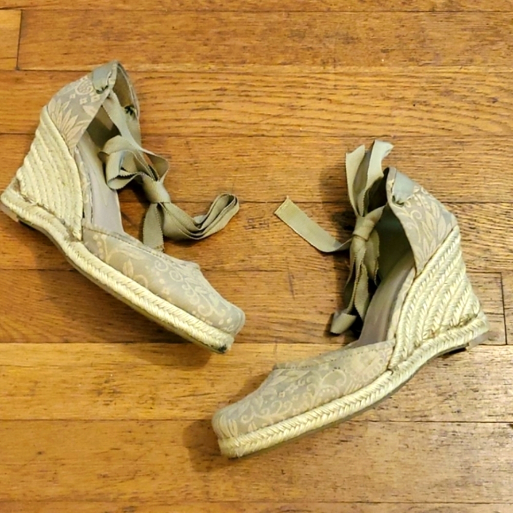 Nine West beige wedge espadrille